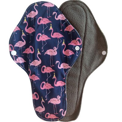 Serviette Hygiénique lavable grande taille idéale pour la nuit et les règles abondantes. 2 couches de microfibres de bambou ultra-absorbantes et très faciles à laver. Un musthave pour diminuer sa consommation de plastique et prendre soin de soi en harmonie avec la nature. Léonore Adore MoonSoon.