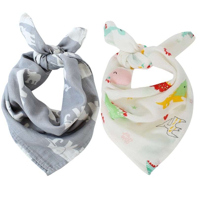 Lot de 2 gazes ultra-douces, 60x60cm, aux adorables motifs tendances.