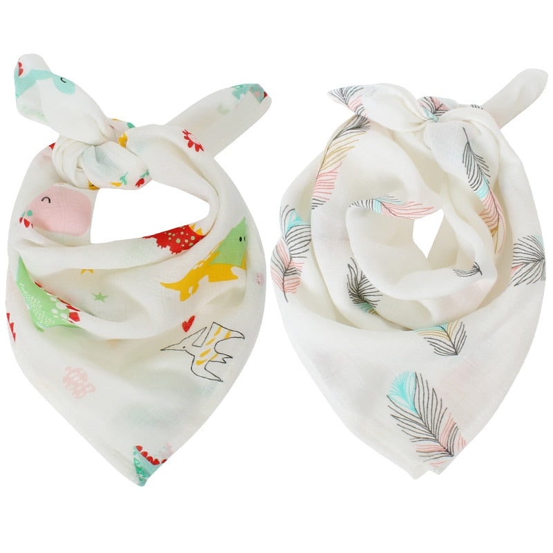 Lot de 2 gazes ultra-douces, 60x60cm, aux adorables motifs tendances.