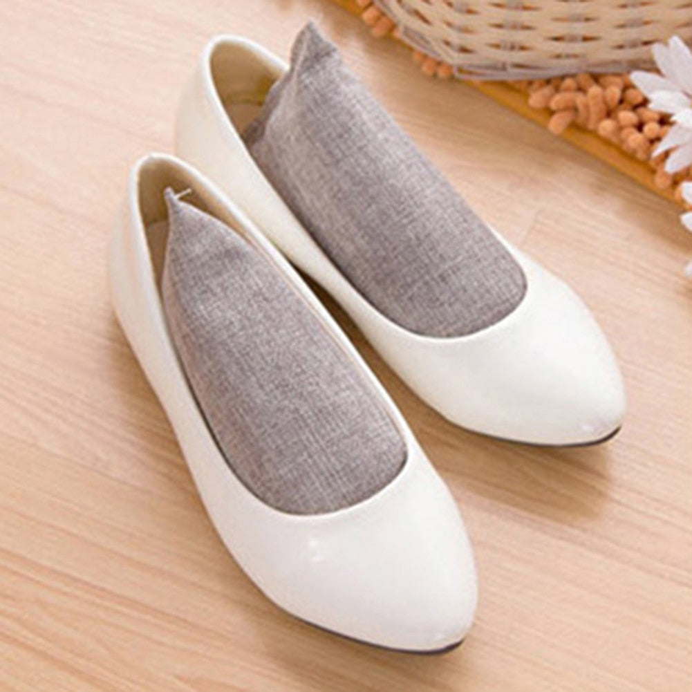 Niente più odori nelle tue scarpe da ginnastica grazie al carbone!