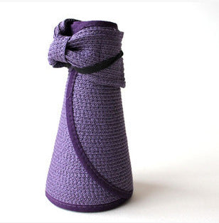 Elegante Strandkappe aus Bambusstroh, die sich falten lässt, ohne sich zu verformen.