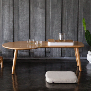 Un tavolo minimalista Zen, per un interno di design alla moda.