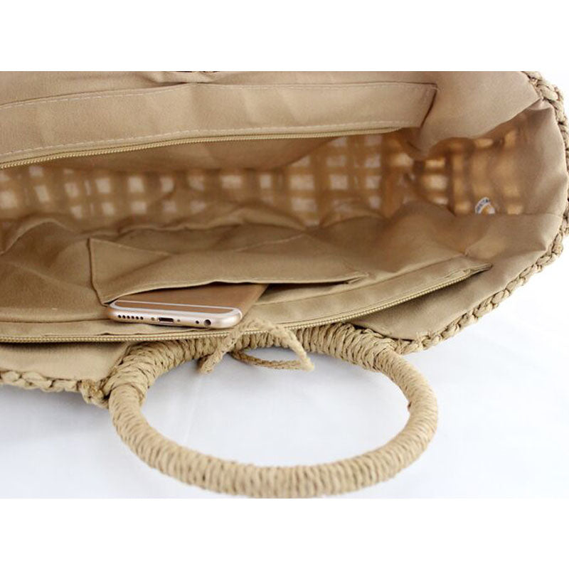 Sac de plage en paille, style rondement rétro. Avec une poche intérieure pour votre téléphone.