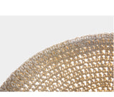 Chapeau de plage en paille dans le vent qui ne craint pas le mistral grâce à son joli ruban.