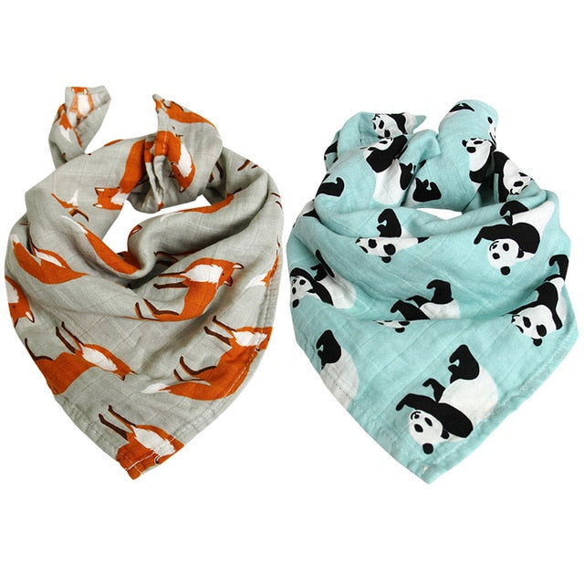 Lot de 2 gazes ultra-douces, 60x60cm, aux adorables motifs tendances.