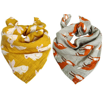 Lot de 2 gazes ultra-douces, 60x60cm, aux adorables motifs tendances.