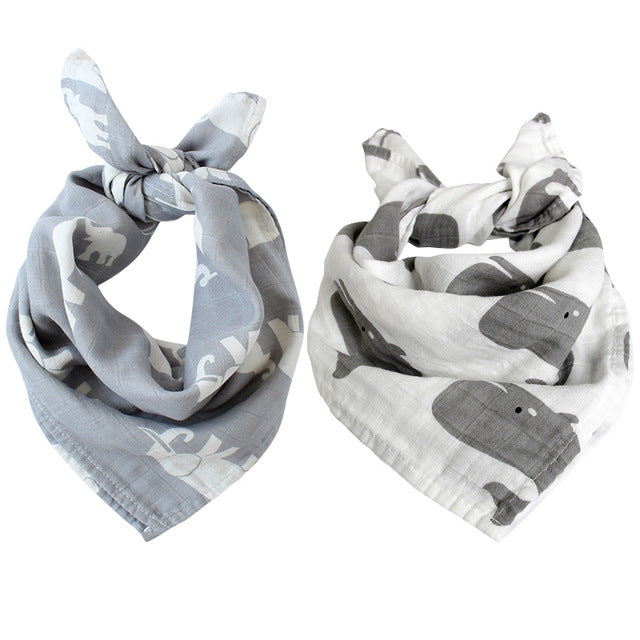 Lot de 2 gazes ultra-douces, 60x60cm, aux adorables motifs tendances.