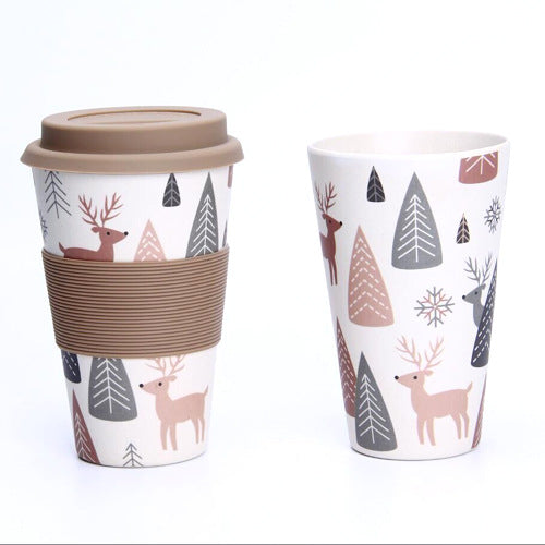 Una tazza di bambù per portare il caffè in ufficio.