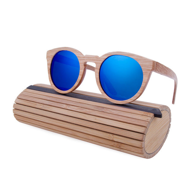 Legno di bambù grezzo per vedere meglio l'orizzonte. Ovviamente il bambù.