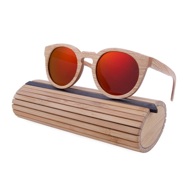 Legno di bambù grezzo per vedere meglio l'orizzonte. Ovviamente il bambù.