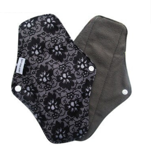 La luna era imbevuta di carbone di bambù a mezzogiorno