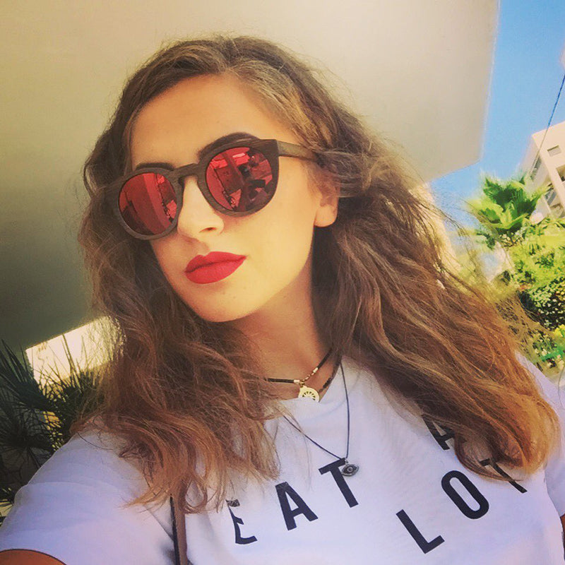 Gli occhiali da sole che indossava, ovviamente, bambù!