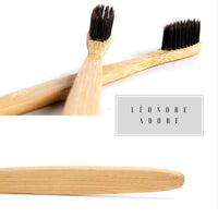 Zahnbürste aus Bambus mit ultra-weichen Haaren.
