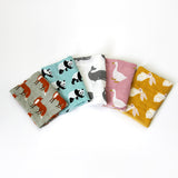 Set of 2 ultra-soft gauzes, 60x60cm, with adorable trendy patterns.