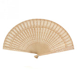 Bamboo fan, refined and to take everywhere, to blow under the sun.